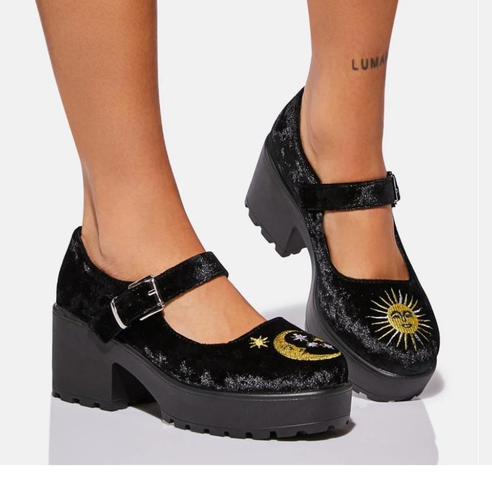 🆕Black Della Velvet Mary Jane’s